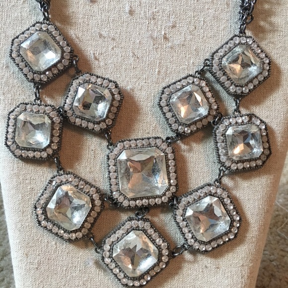 Crystal statement bib necklace - Picture 2 of 4
